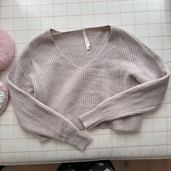 Aritzia Babaton Sweater - Picture 1 of 4